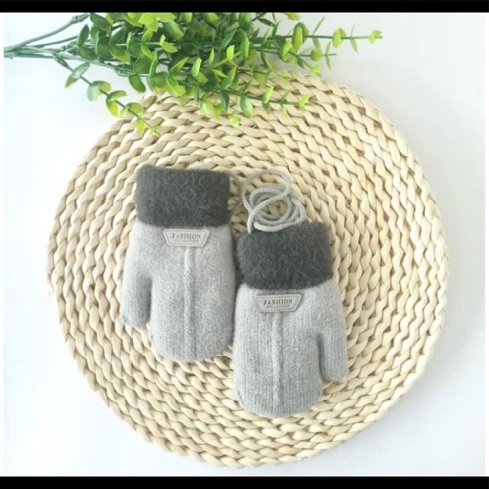 #Children’s Padded Mittens